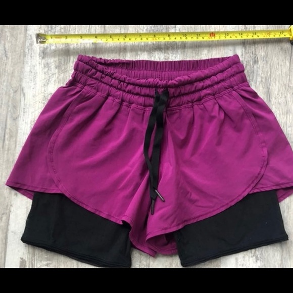 Lululemon Hot To Street Short Regal Plum sz 0 - 2 - Picture 5 of 11